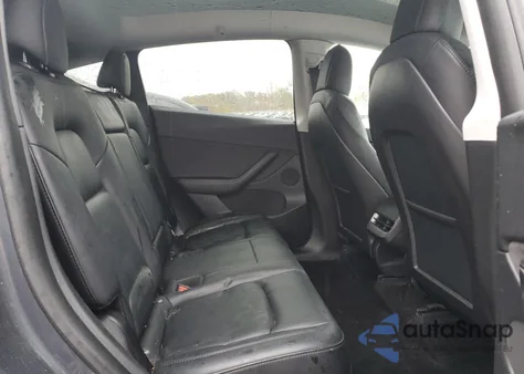 2021 Tesla Model Y z USA, uszkodzony, nr VIN 5YJYGDEE1MF302009